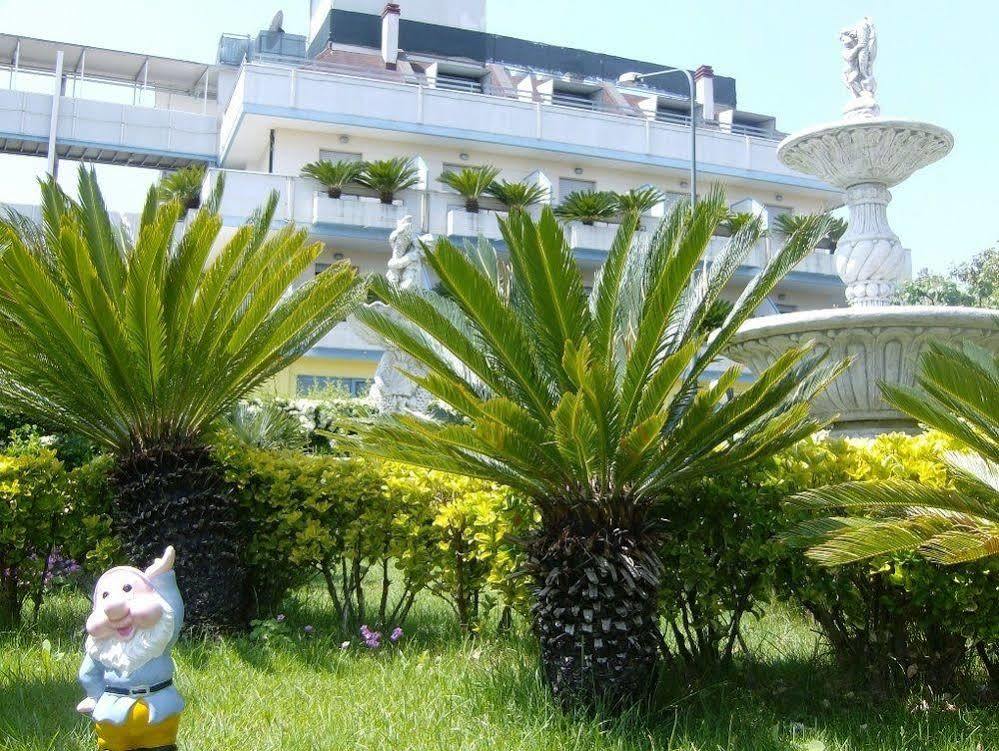 Hotel Marina Roseto Degli Abruzzi Zewnętrze zdjęcie